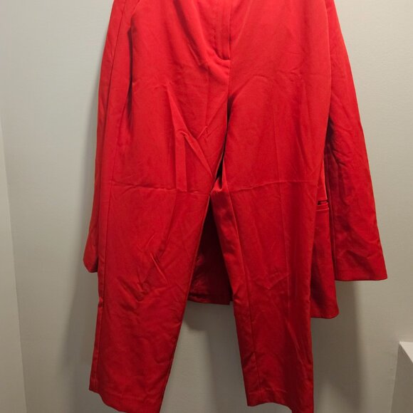 Express Editor Red Suit - Picture 2 of 4